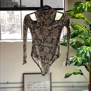 OFF THE SHOULDER BODY SUIT